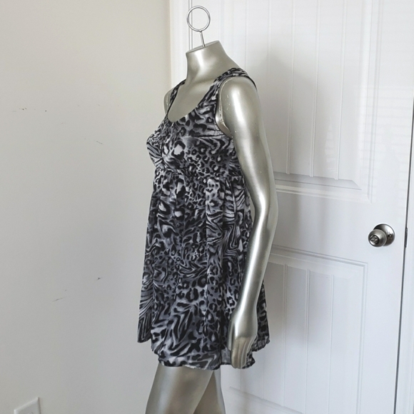 🪻BOGO🪻 B&W Animal Print Dress Size M Like New! - Picture 4 of 10